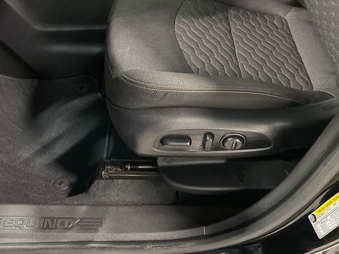 Used 2018 Chevrolet Equinox LT image 22