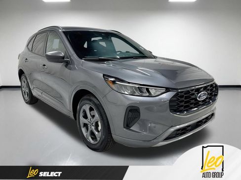 Used 2023 Ford Escape ST-Line w/ Tech Pack #1 AWD/4WD image 5