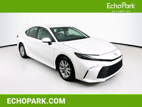 Used 2025 Toyota Camry LE w/ Convenience Package image 1