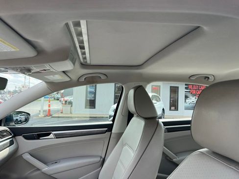 Used 2018 Volkswagen Passat 2.0T SE FWD image 12