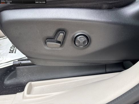 Used 2023 Chrysler Pacifica Touring-L FWD image 20