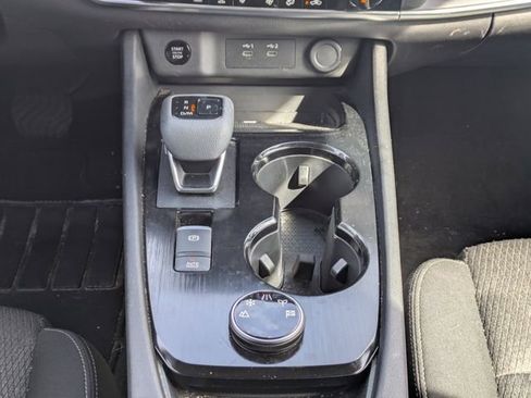 Used 2024 Nissan Rogue SV image 20