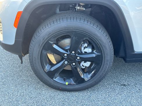 New 2025 Jeep Grand Cherokee Limited w/ Black Appearance Package AWD/4WD image 10