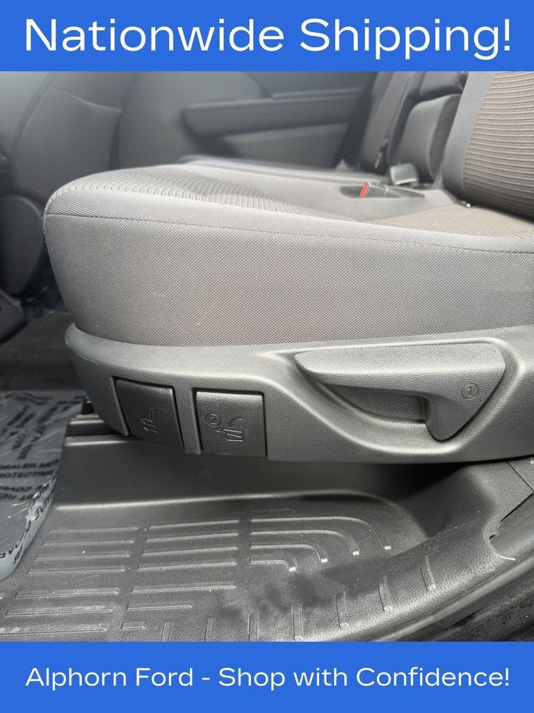 Used 2024 Toyota Highlander LE AWD/4WD image 32