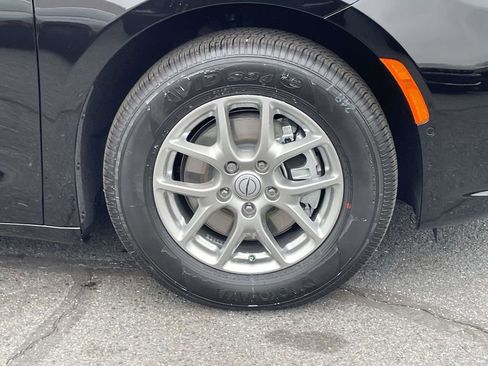 New 2026 Chrysler Pacifica Select image 10