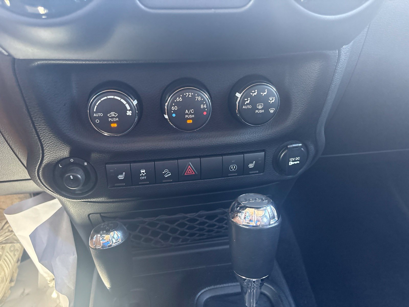 Used 2017 Jeep Wrangler Unlimited Sahara AWD/4WD image 28
