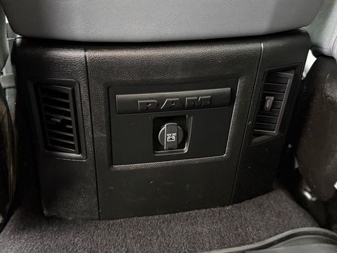 Used 2019 RAM 1500 Classic SLT image 8