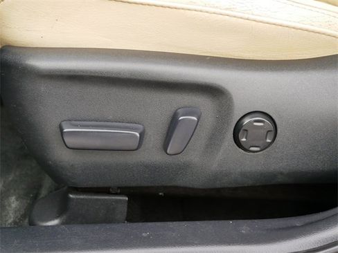 Used 2013 Toyota Avalon XLE image 13