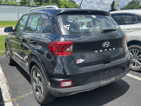 Certified 2023 Hyundai Venue SEL FWD image 3
