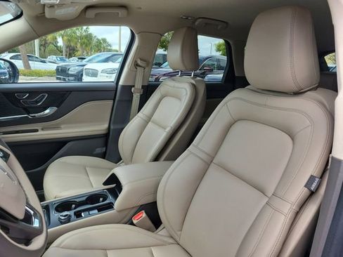 Certified 2022 Lincoln Corsair FWD image 11