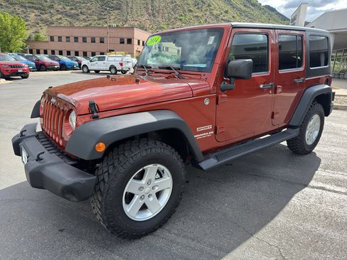 Used 2014 Jeep Wrangler Unlimited Sport w/ Quick Order Package 24S AWD/4WD image 3