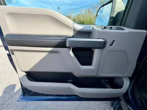 Used 2017 Ford F150 XLT w/ Equipment Group 302A Luxury AWD/4WD image 12