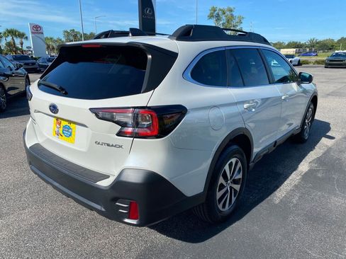 Used 2021 Subaru Outback Premium image 3