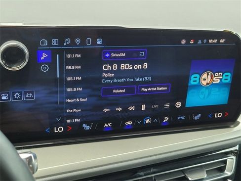 Used 2025 Chevrolet Traverse LT image 29