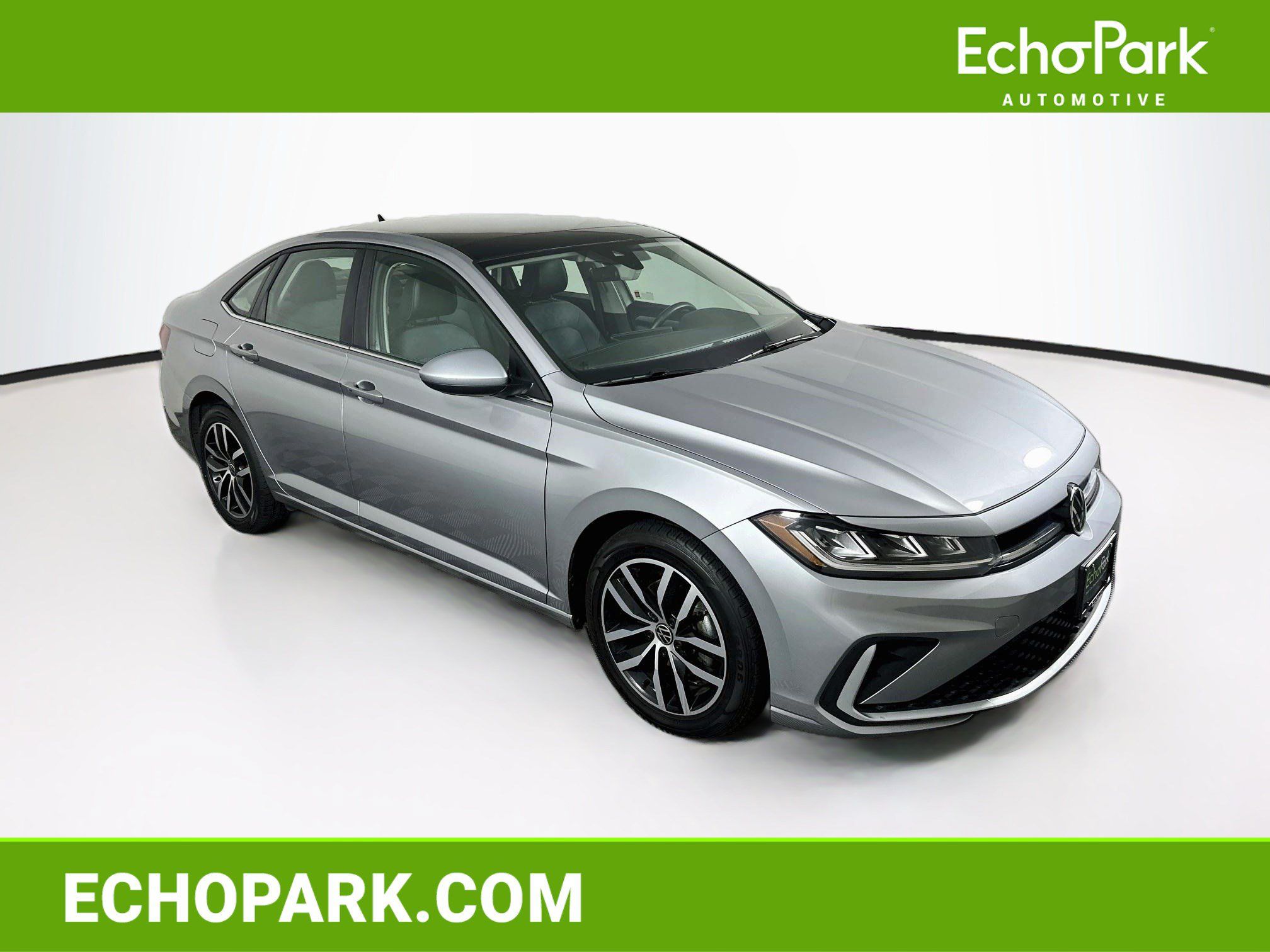 Used 2025 Volkswagen Jetta SE FWD image 1