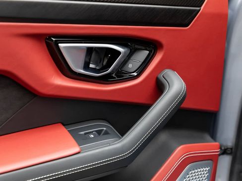 Used 2023 Lamborghini Urus S image 45