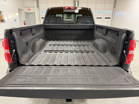 Used 2016 GMC Sierra 2500 Denali w/ Suspension Package, Off-Road image 10