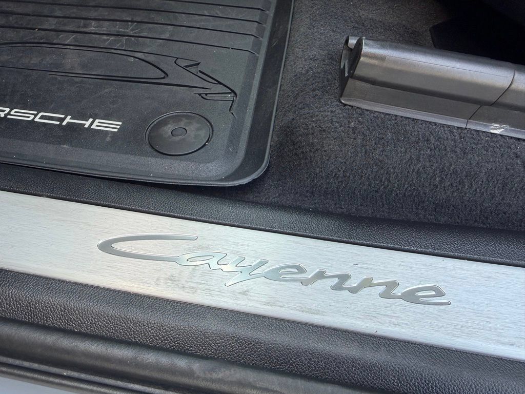 Used 2024 Porsche Cayenne Coupe AWD/4WD image 25