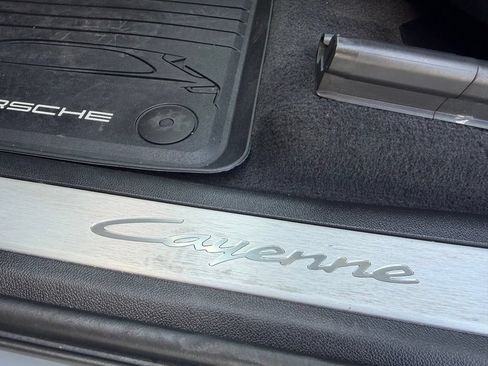 Used 2024 Porsche Cayenne Coupe AWD/4WD image 25