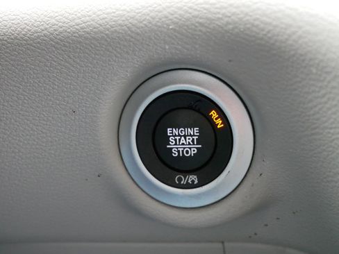 Used 2024 Chrysler Pacifica Touring-L image 31