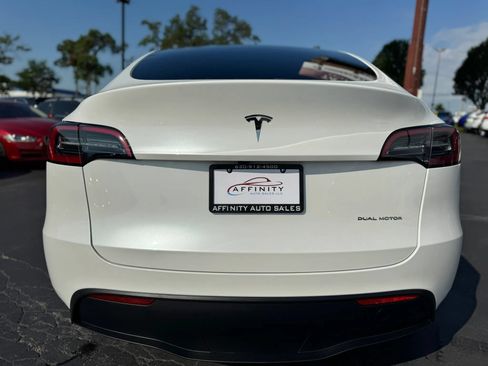 Used 2023 Tesla Model Y Long Range AWD/4WD image 4
