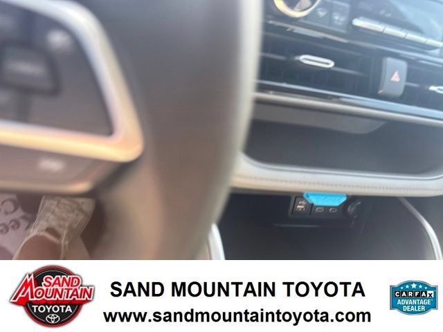 Used 2023 Toyota Highlander LE AWD/4WD image 22