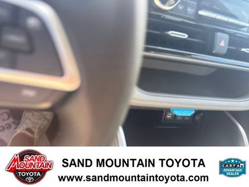 Used 2023 Toyota Highlander LE AWD/4WD image 22