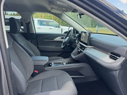 Used 2025 Ford Explorer Active image 9