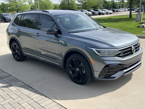 Certified 2023 Volkswagen Tiguan SE R-Line FWD image 2