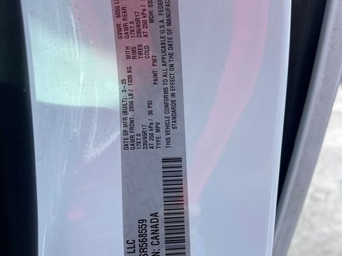 Used 2025 Chrysler Pacifica Select image 3