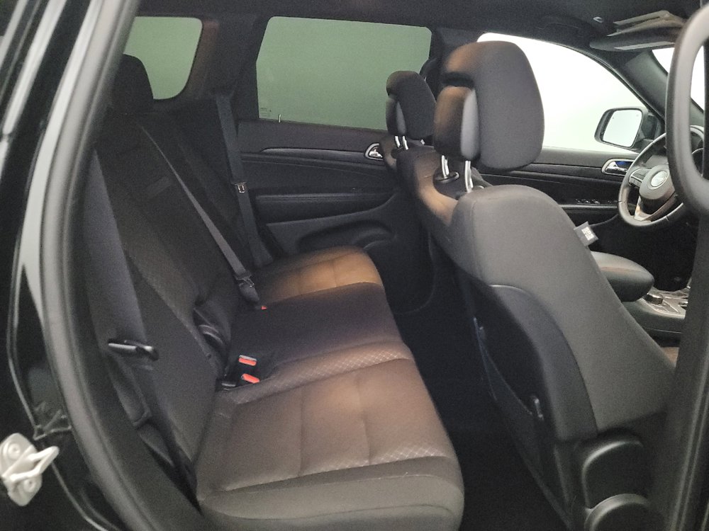 Used 2019 Jeep Grand Cherokee Laredo AWD/4WD image 19