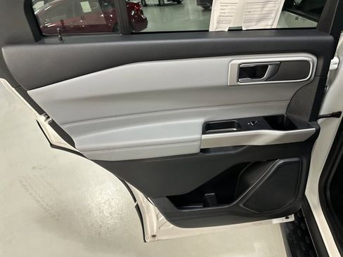 Used 2022 Ford Explorer XLT w/ Equipment Group 202A image 24