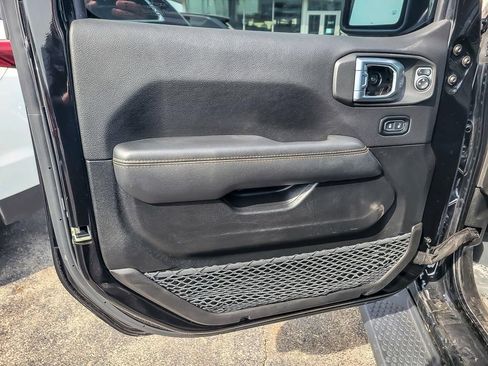Used 2022 Jeep Wrangler Unlimited Sahara AWD/4WD image 18