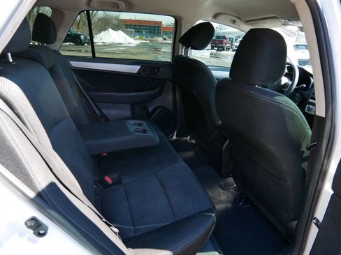 Used 2019 Subaru Outback 2.5i image 9