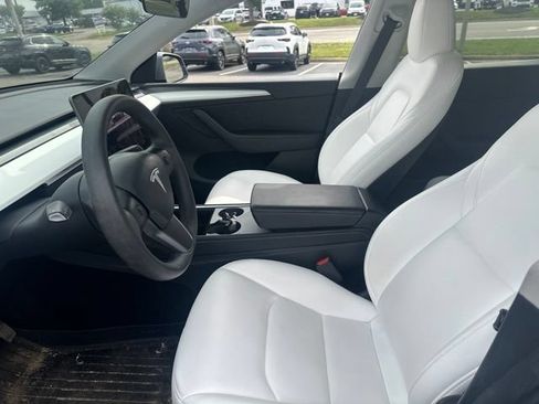 Used 2024 Tesla Model Y Long Range AWD/4WD image 3