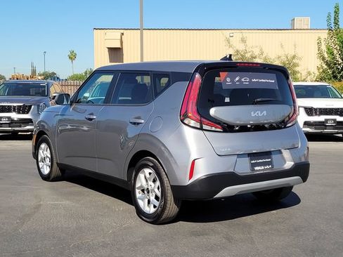 Certified 2025 Kia Soul LX w/ LX Technology Package FWD image 8