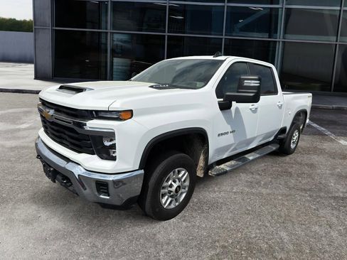 Used 2024 Chevrolet Silverado 2500 LT image 3