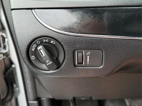 Used 2018 Dodge Grand Caravan SE FWD image 23