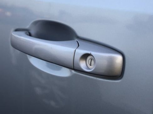 Used 2013 Dodge Grand Caravan SXT w/ UConnect Hands-Free Group image 17