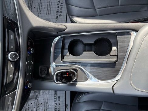 Used 2020 Buick Enclave Essence image 35