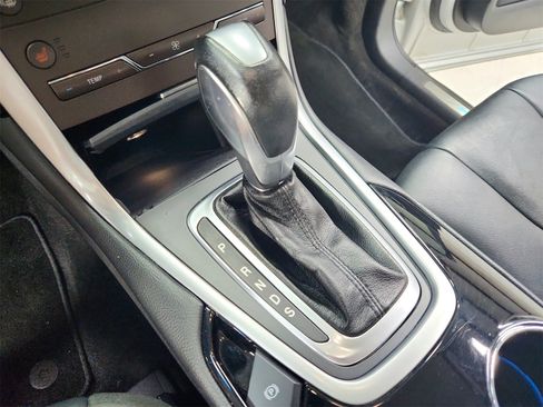 Used 2018 Ford Edge Titanium image 25