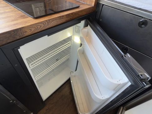 Used 2014 Mercedes-Benz Sprinter 2500 image 35