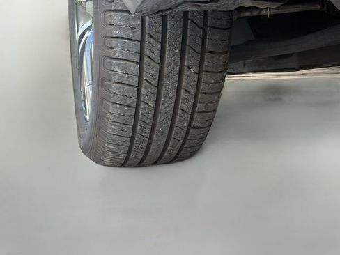 Used 2021 Toyota Venza LE AWD/4WD image 42