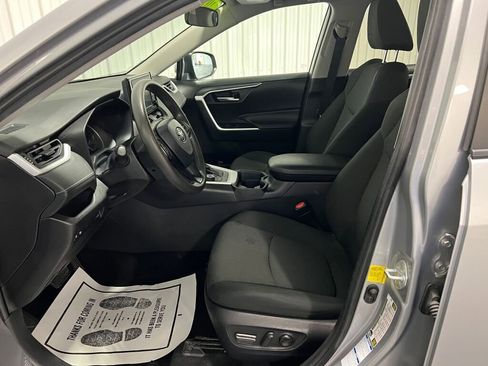 Used 2021 Toyota RAV4 XLE w/ Convenience Package image 5