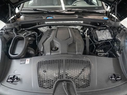 Certified 2026 Porsche Macan AWD/4WD image 28