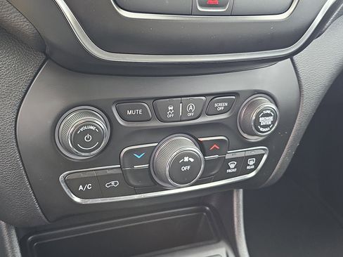 Used 2020 Jeep Cherokee Latitude image 26