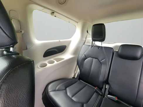 Used 2022 Chrysler Pacifica Touring-L FWD image 29