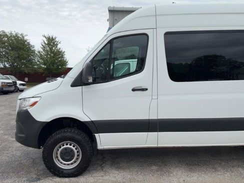 Used 2019 Freightliner Sprinter 2500 AWD/4WD image 17