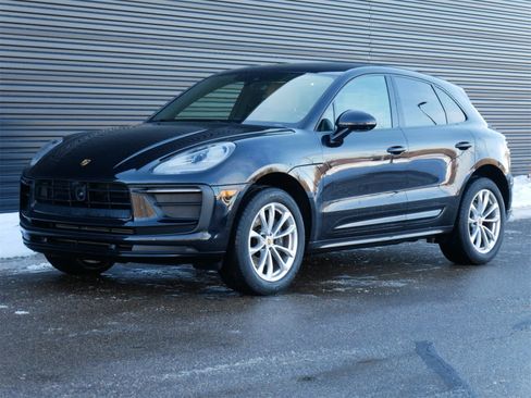 Used 2024 Porsche Macan image 1