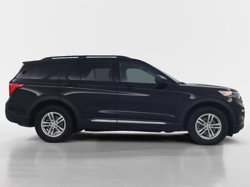 Used 2021 Ford Explorer XLT w/ Equipment Group 202A AWD/4WD image 8